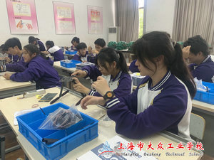 7f18442216ef38ae59751be0f62efc2e_1